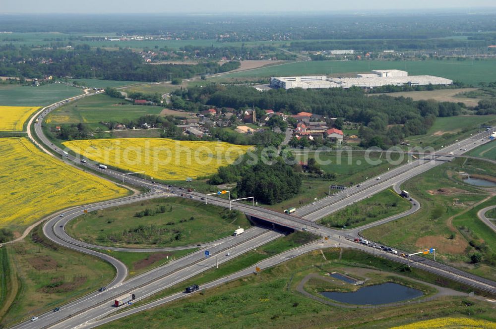 Aerial image ALTLANDSBERG - Blick auf die Ortsumgehung Landesstrasse L 33 südwestlich von Altlandsberg bis zum östlichen Berliner Ring. Landesbetrieb Straßenwesen Brandenburg (