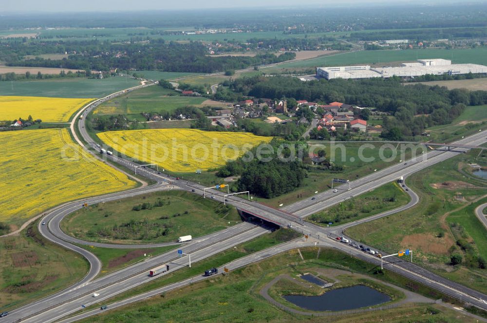 Aerial photograph ALTLANDSBERG - Blick auf die Ortsumgehung Landesstrasse L 33 südwestlich von Altlandsberg bis zum östlichen Berliner Ring. Landesbetrieb Straßenwesen Brandenburg (