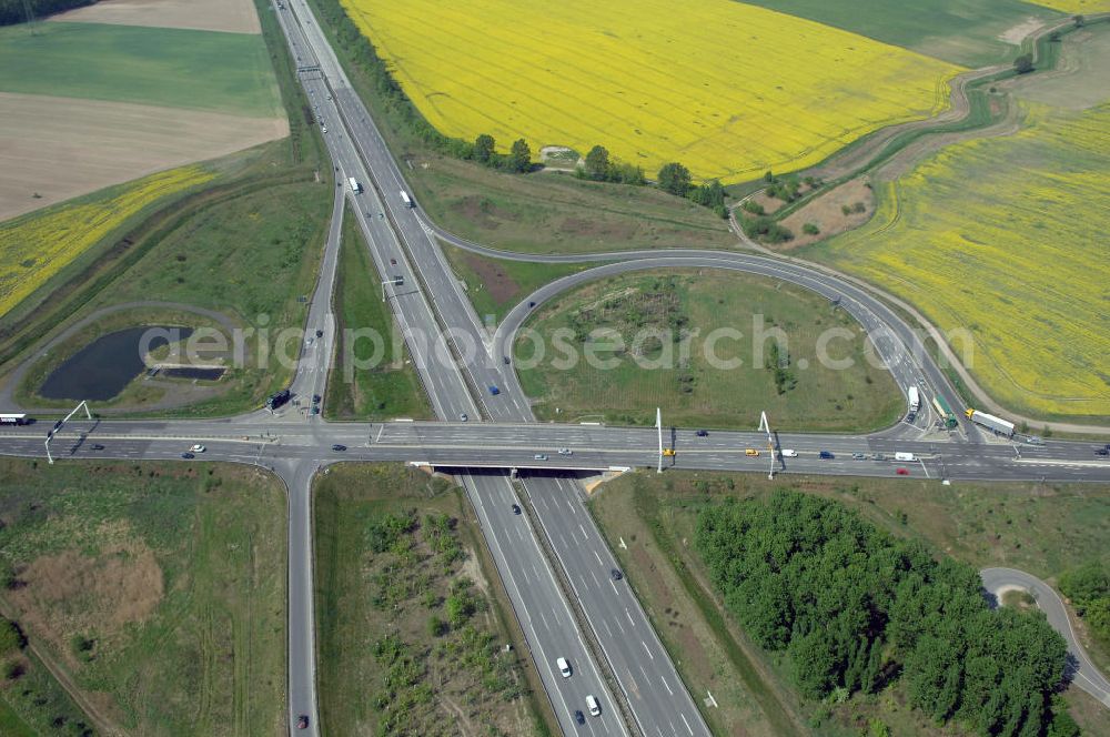 ALTLANDSBERG from the bird's eye view: Blick auf die Ortsumgehung Landesstrasse L 33 südwestlich von Altlandsberg bis zum östlichen Berliner Ring. Landesbetrieb Straßenwesen Brandenburg (