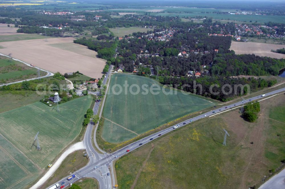 ALTLANDSBERG from the bird's eye view: Blick auf die Ortsumgehung Landesstrasse L 33 südwestlich von Altlandsberg bis zum östlichen Berliner Ring. Landesbetrieb Straßenwesen Brandenburg (