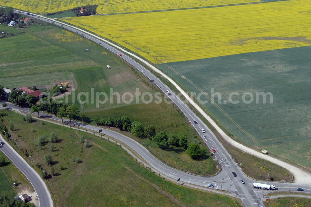 Aerial image ALTLANDSBERG - Blick auf die Ortsumgehung Landesstrasse L 33 südwestlich von Altlandsberg bis zum östlichen Berliner Ring. Landesbetrieb Straßenwesen Brandenburg (