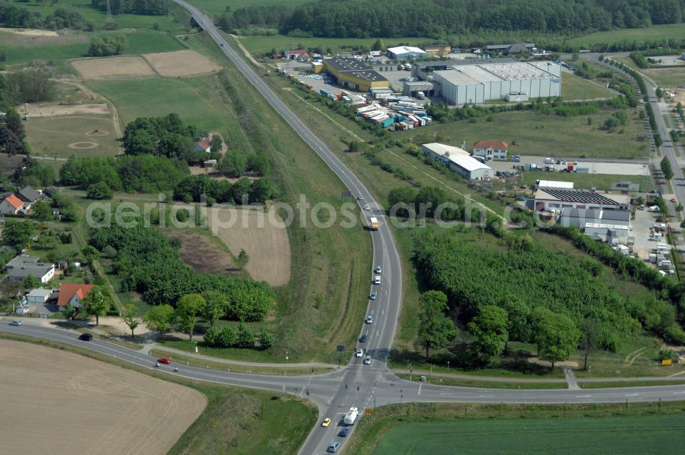 Aerial photograph ALTLANDSBERG - Blick auf die Ortsumgehung Landesstrasse L 33 südwestlich von Altlandsberg bis zum östlichen Berliner Ring. Landesbetrieb Straßenwesen Brandenburg (