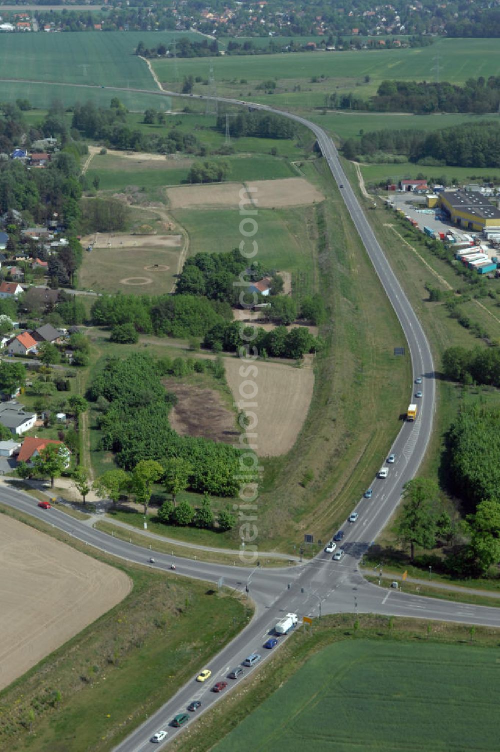 ALTLANDSBERG from above - Blick auf die Ortsumgehung Landesstrasse L 33 südwestlich von Altlandsberg bis zum östlichen Berliner Ring. Landesbetrieb Straßenwesen Brandenburg (