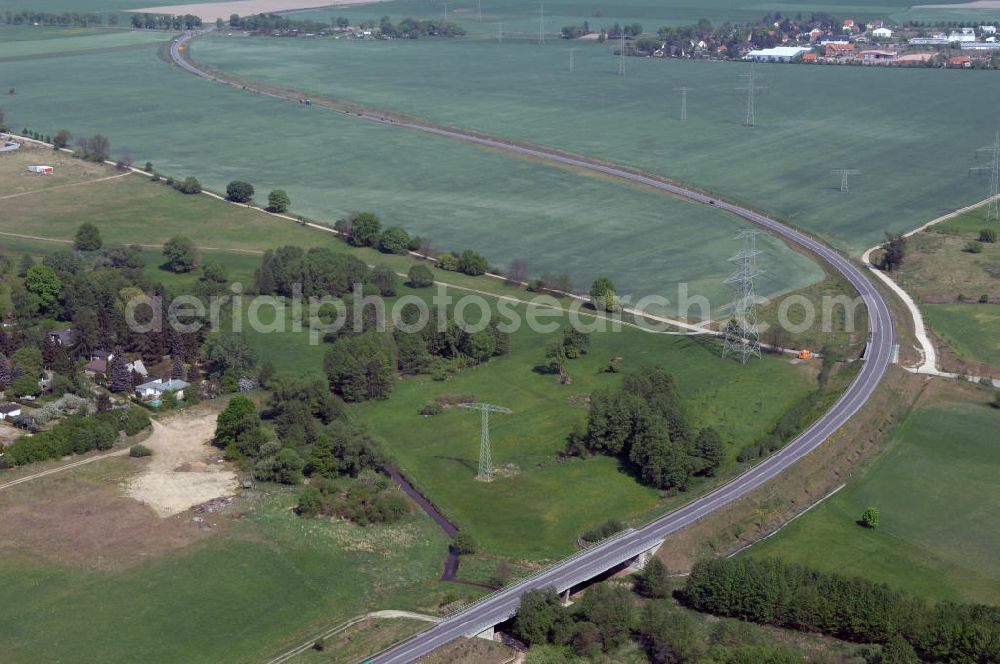 Aerial photograph ALTLANDSBERG - Blick auf die Ortsumgehung Landesstrasse L 33 südwestlich von Altlandsberg bis zum östlichen Berliner Ring. Landesbetrieb Straßenwesen Brandenburg (