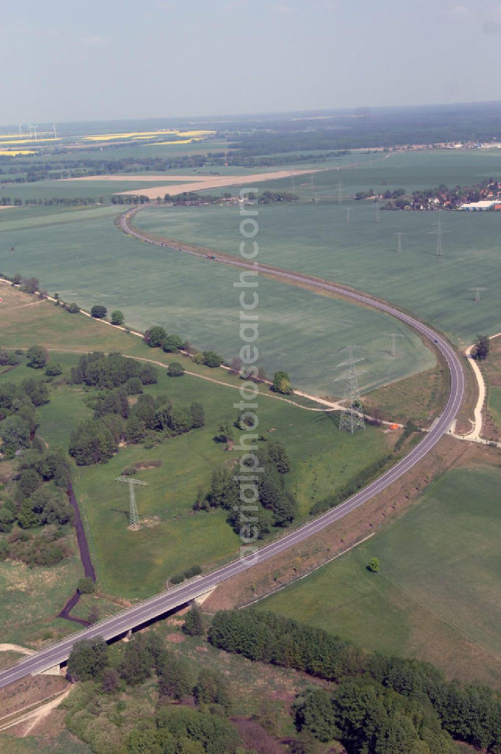 ALTLANDSBERG from the bird's eye view: Blick auf die Ortsumgehung Landesstrasse L 33 südwestlich von Altlandsberg bis zum östlichen Berliner Ring. Landesbetrieb Straßenwesen Brandenburg (