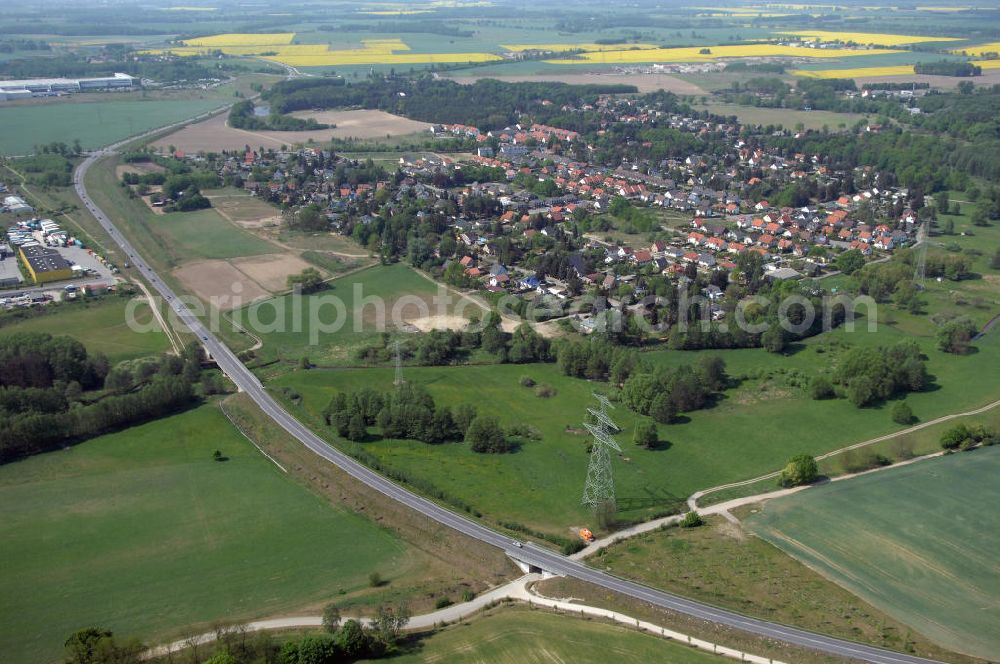 Aerial photograph ALTLANDSBERG - Blick auf die Ortsumgehung Landesstrasse L 33 südwestlich von Altlandsberg bis zum östlichen Berliner Ring. Landesbetrieb Straßenwesen Brandenburg (