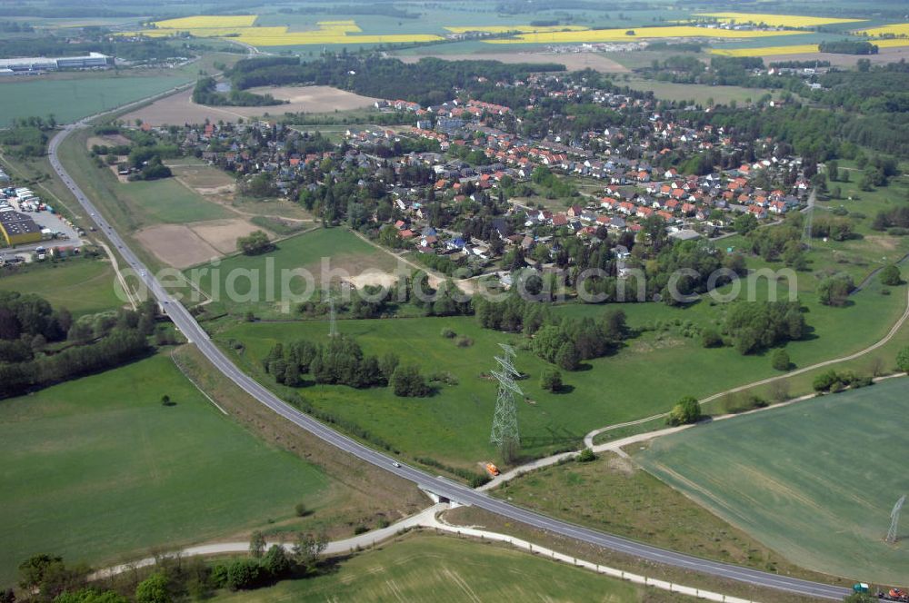 ALTLANDSBERG from above - Blick auf die Ortsumgehung Landesstrasse L 33 südwestlich von Altlandsberg bis zum östlichen Berliner Ring. Landesbetrieb Straßenwesen Brandenburg (