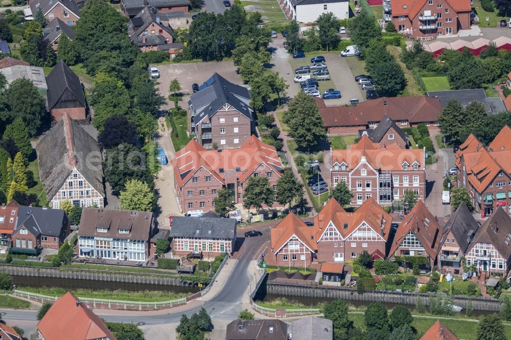 Aerial image Steinkirchen - Village center Steinkirchen in the fruit-growing area Altes Land in the state Niedersachsen, Germany