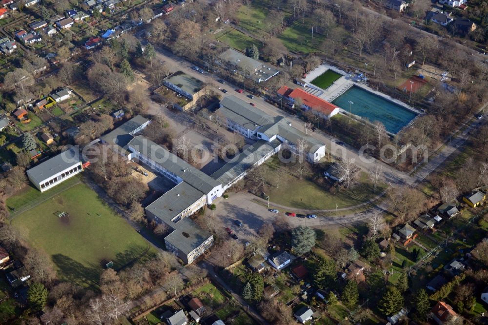 Berlin from above - View of the basic school Oskar Heinroth in the district Britz in Berlin