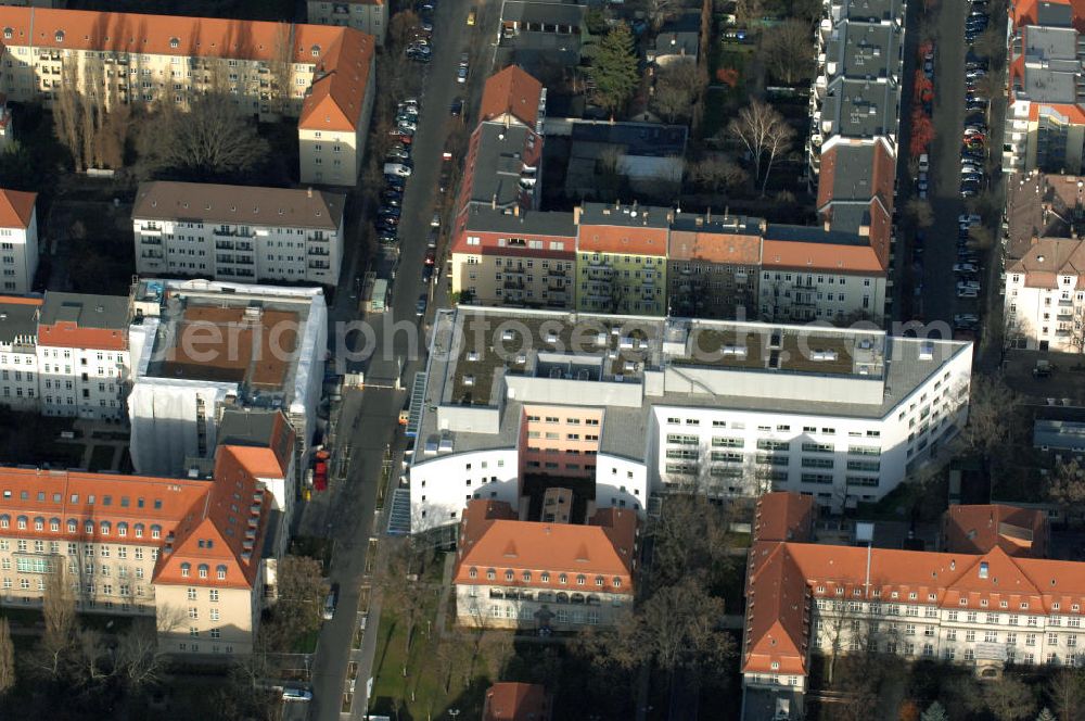 Berlin from above - Blick auf den Erweiterungsbau am Krankenhaus Lichtenberg in der Fanningerstraße. Sana Klinikum Lichtenberg / Oskar-Ziethen-Krankenhaus, Fanningerstraße 32, 10365 Berlin, Fon: 030 - 55 18 29 14 GENIUS IB Berlin