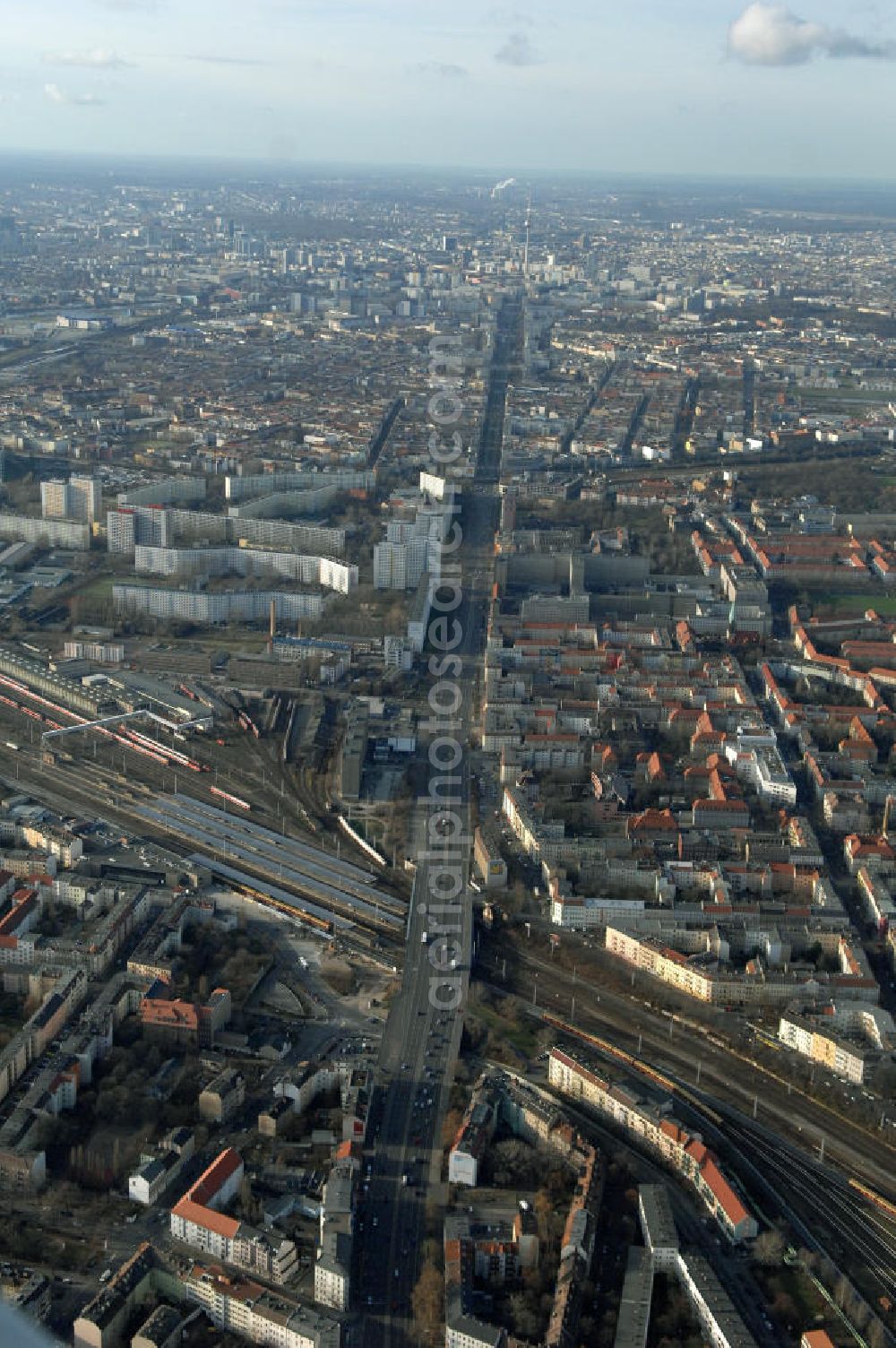 Berlin from the bird's eye view: Blick auf den Erweiterungsbau am Krankenhaus Lichtenberg in der Fanningerstraße. Sana Klinikum Lichtenberg / Oskar-Ziethen-Krankenhaus, Fanningerstraße 32, 10365 Berlin, Fon: 030 - 55 18 29 14 GENIUS IB Berlin