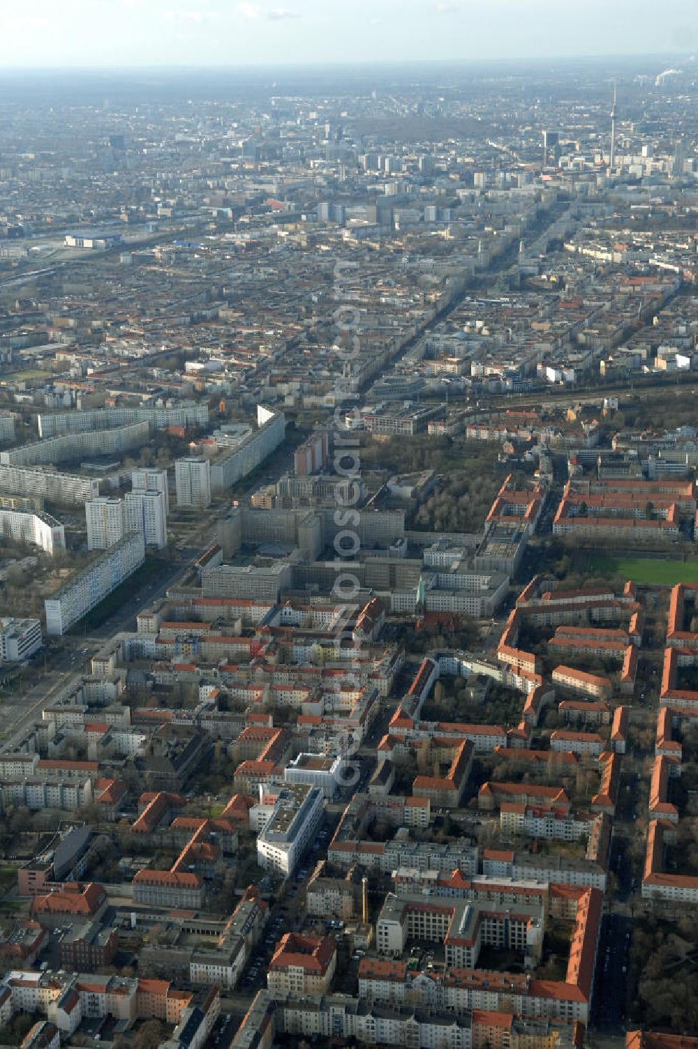 Aerial photograph Berlin - Blick auf den Erweiterungsbau am Krankenhaus Lichtenberg in der Fanningerstraße. Sana Klinikum Lichtenberg / Oskar-Ziethen-Krankenhaus, Fanningerstraße 32, 10365 Berlin, Fon: 030 - 55 18 29 14 GENIUS IB Berlin