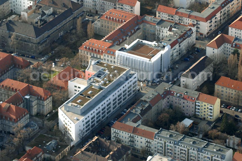 Berlin from above - Blick auf den Erweiterungsbau am Krankenhaus Lichtenberg in der Fanningerstraße. Sana Klinikum Lichtenberg / Oskar-Ziethen-Krankenhaus, Fanningerstraße 32, 10365 Berlin, Fon: 030 - 55 18 29 14 GENIUS IB Berlin