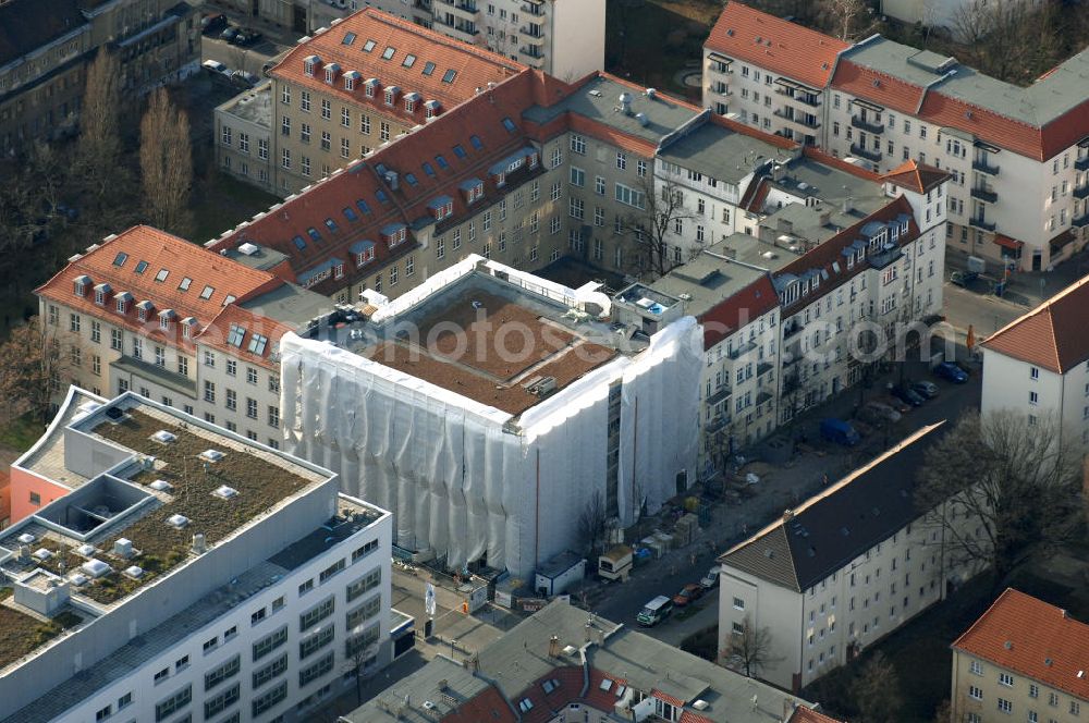 Berlin from the bird's eye view: Blick auf den Erweiterungsbau am Krankenhaus Lichtenberg in der Fanningerstraße. Sana Klinikum Lichtenberg / Oskar-Ziethen-Krankenhaus, Fanningerstraße 32, 10365 Berlin, Fon: 030 - 55 18 29 14 GENIUS IB Berlin