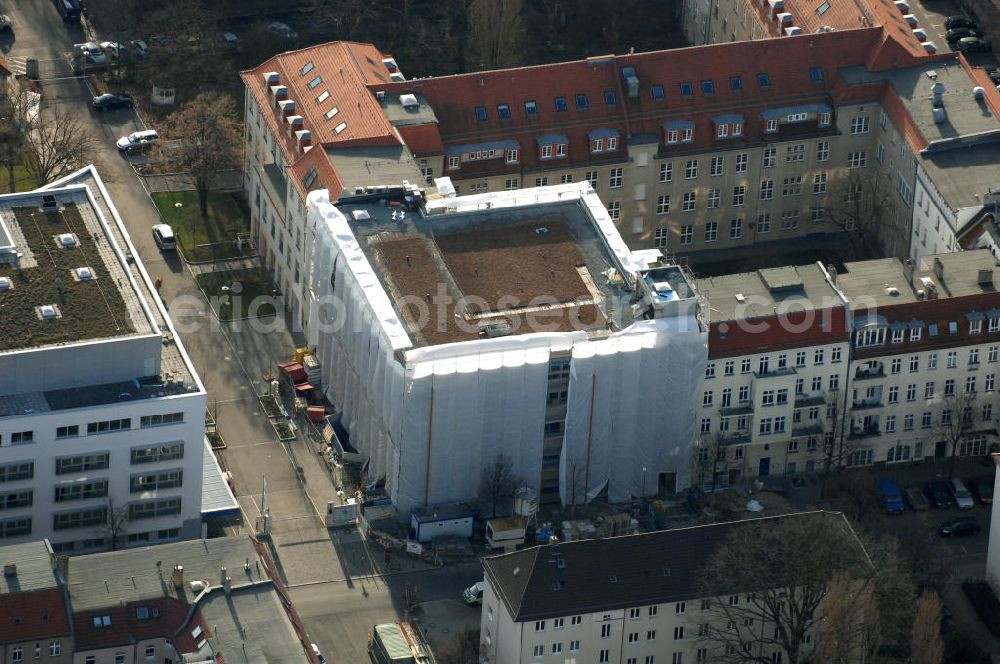 Aerial photograph Berlin - Blick auf den Erweiterungsbau am Krankenhaus Lichtenberg in der Fanningerstraße. Sana Klinikum Lichtenberg / Oskar-Ziethen-Krankenhaus, Fanningerstraße 32, 10365 Berlin, Fon: 030 - 55 18 29 14 GENIUS IB Berlin