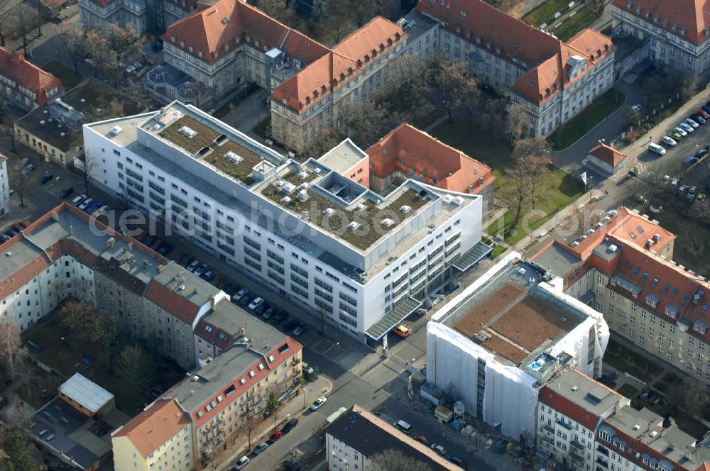 Berlin from the bird's eye view: Blick auf den Erweiterungsbau am Krankenhaus Lichtenberg in der Fanningerstraße. Sana Klinikum Lichtenberg / Oskar-Ziethen-Krankenhaus, Fanningerstraße 32, 10365 Berlin, Fon: 030 - 55 18 29 14 GENIUS IB Berlin