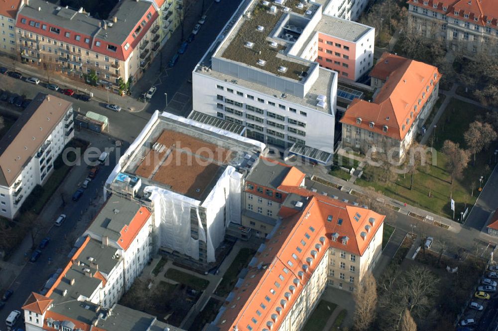 Aerial image Berlin - Blick auf den Erweiterungsbau am Krankenhaus Lichtenberg in der Fanningerstraße. Sana Klinikum Lichtenberg / Oskar-Ziethen-Krankenhaus, Fanningerstraße 32, 10365 Berlin, Fon: 030 - 55 18 29 14 GENIUS IB Berlin