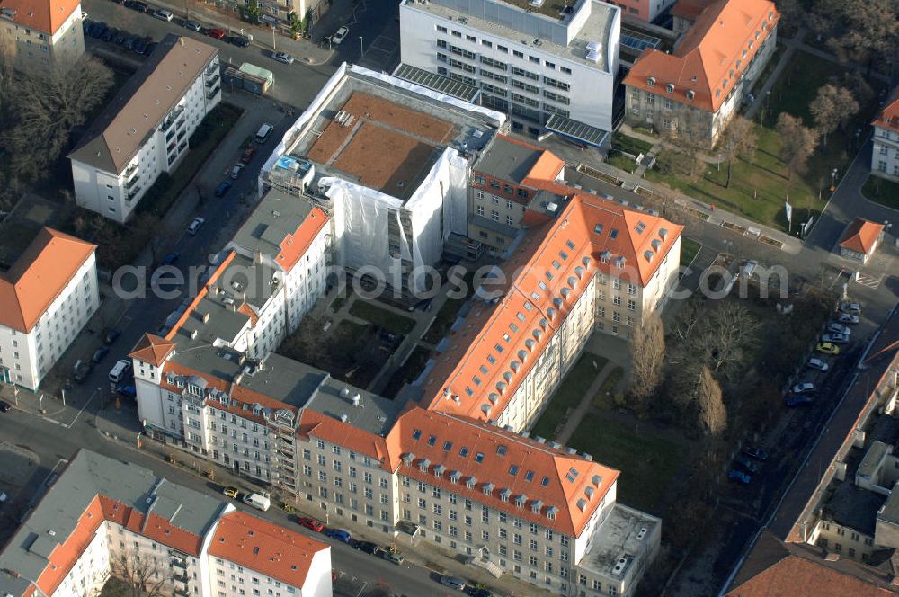 Aerial photograph Berlin - Blick auf den Erweiterungsbau am Krankenhaus Lichtenberg in der Fanningerstraße. Sana Klinikum Lichtenberg / Oskar-Ziethen-Krankenhaus, Fanningerstraße 32, 10365 Berlin, Fon: 030 - 55 18 29 14 GENIUS IB Berlin