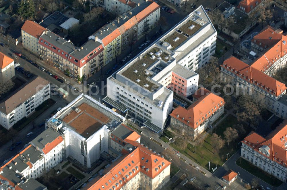 Berlin from the bird's eye view: Blick auf den Erweiterungsbau am Krankenhaus Lichtenberg in der Fanningerstraße. Sana Klinikum Lichtenberg / Oskar-Ziethen-Krankenhaus, Fanningerstraße 32, 10365 Berlin, Fon: 030 - 55 18 29 14 GENIUS IB Berlin