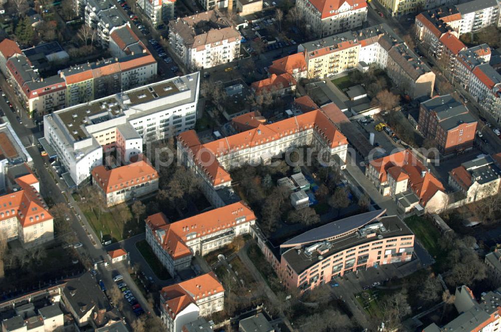 Aerial image Berlin - Blick auf den Erweiterungsbau am Krankenhaus Lichtenberg in der Fanningerstraße. Sana Klinikum Lichtenberg / Oskar-Ziethen-Krankenhaus, Fanningerstraße 32, 10365 Berlin, Fon: 030 - 55 18 29 14 GENIUS IB Berlin