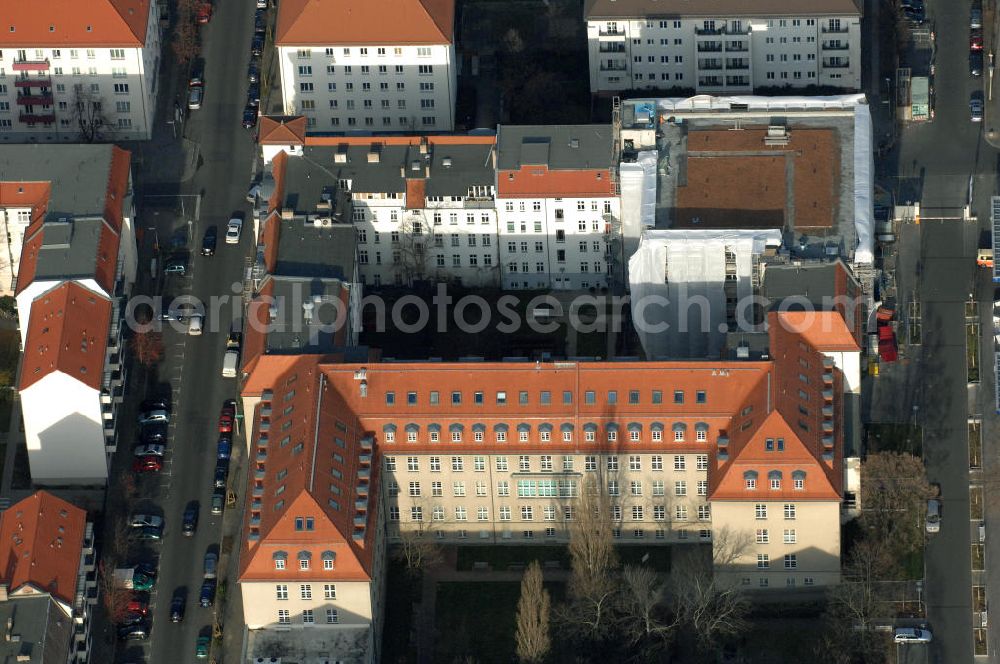 Berlin from the bird's eye view: Blick auf den Erweiterungsbau am Krankenhaus Lichtenberg in der Fanningerstraße. Sana Klinikum Lichtenberg / Oskar-Ziethen-Krankenhaus, Fanningerstraße 32, 10365 Berlin, Fon: 030 - 55 18 29 14 GENIUS IB Berlin