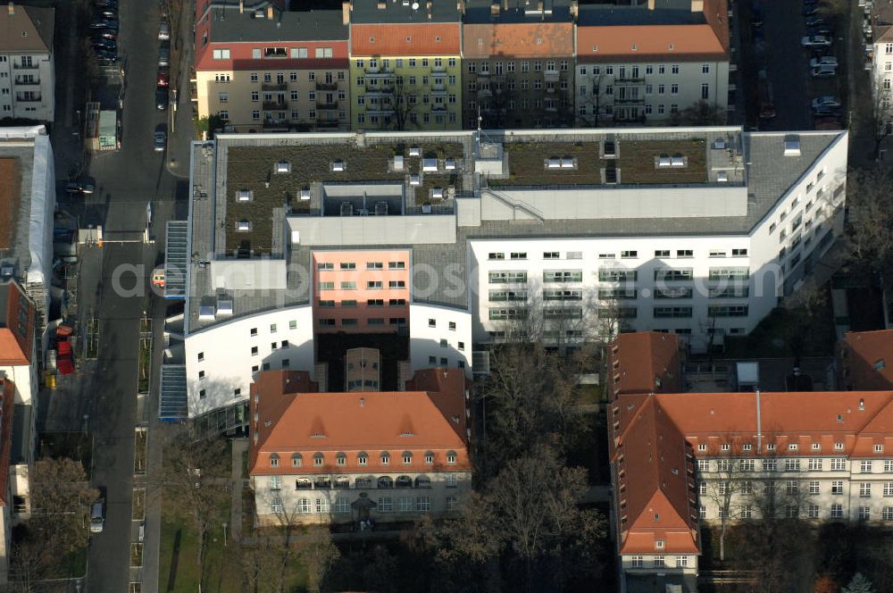 Aerial image Berlin - Blick auf den Erweiterungsbau am Krankenhaus Lichtenberg in der Fanningerstraße. Sana Klinikum Lichtenberg / Oskar-Ziethen-Krankenhaus, Fanningerstraße 32, 10365 Berlin, Fon: 030 - 55 18 29 14 GENIUS IB Berlin