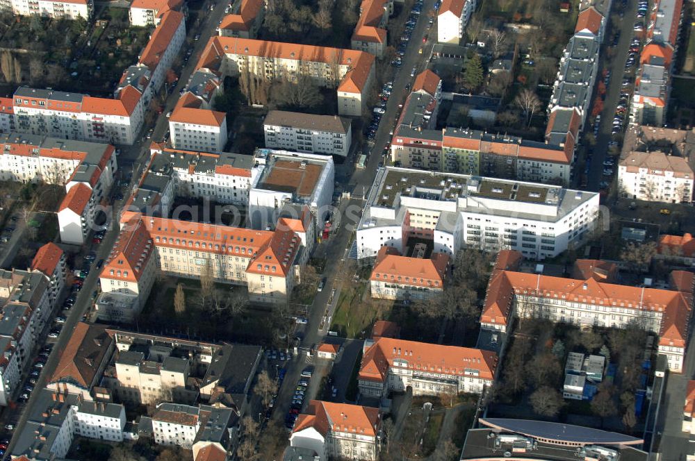 Berlin from above - Blick auf den Erweiterungsbau am Krankenhaus Lichtenberg in der Fanningerstraße. Sana Klinikum Lichtenberg / Oskar-Ziethen-Krankenhaus, Fanningerstraße 32, 10365 Berlin, Fon: 030 - 55 18 29 14 GENIUS IB Berlin