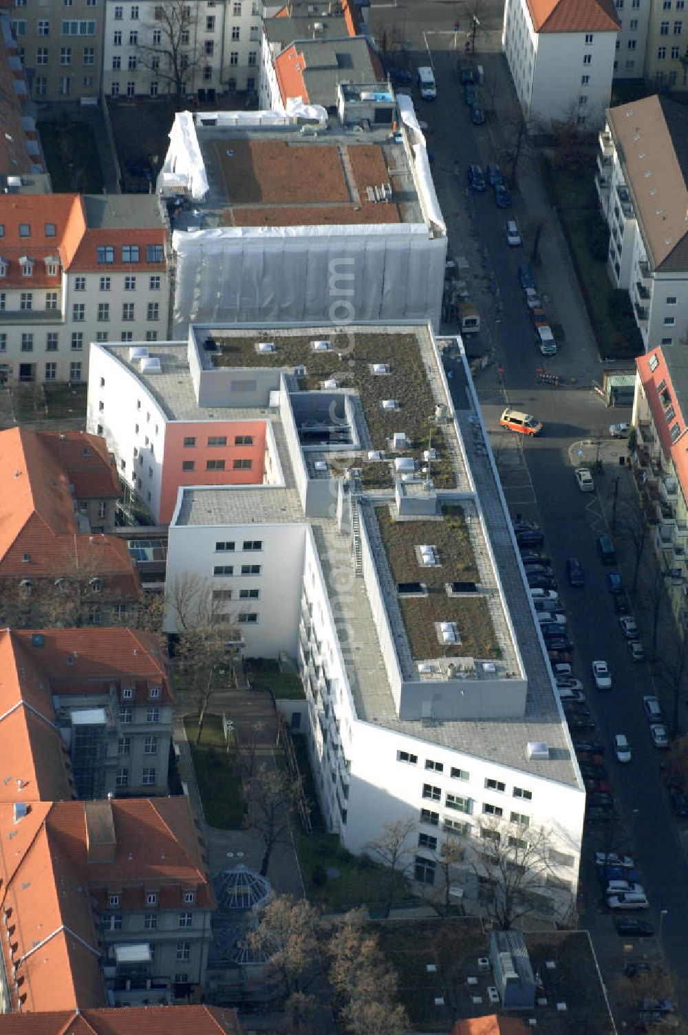 Aerial photograph Berlin - Blick auf den Erweiterungsbau am Krankenhaus Lichtenberg in der Fanningerstraße. Sana Klinikum Lichtenberg / Oskar-Ziethen-Krankenhaus, Fanningerstraße 32, 10365 Berlin, Fon: 030 - 55 18 29 14 GENIUS IB Berlin