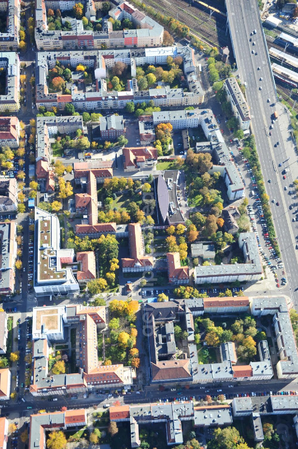 Berlin from above - Blick auf den Erweiterungsbau des Sana Klinikum Lichtenberg / Oskar-Ziethen-Krankenhaus an der Fanningerstraße 32 in 10365 Berlin. View of the extension of the Sana Klinikum Lichtenberg / Oskar-Ziethen hospital on Fanningerstraße 32 in 10365 Berlin.