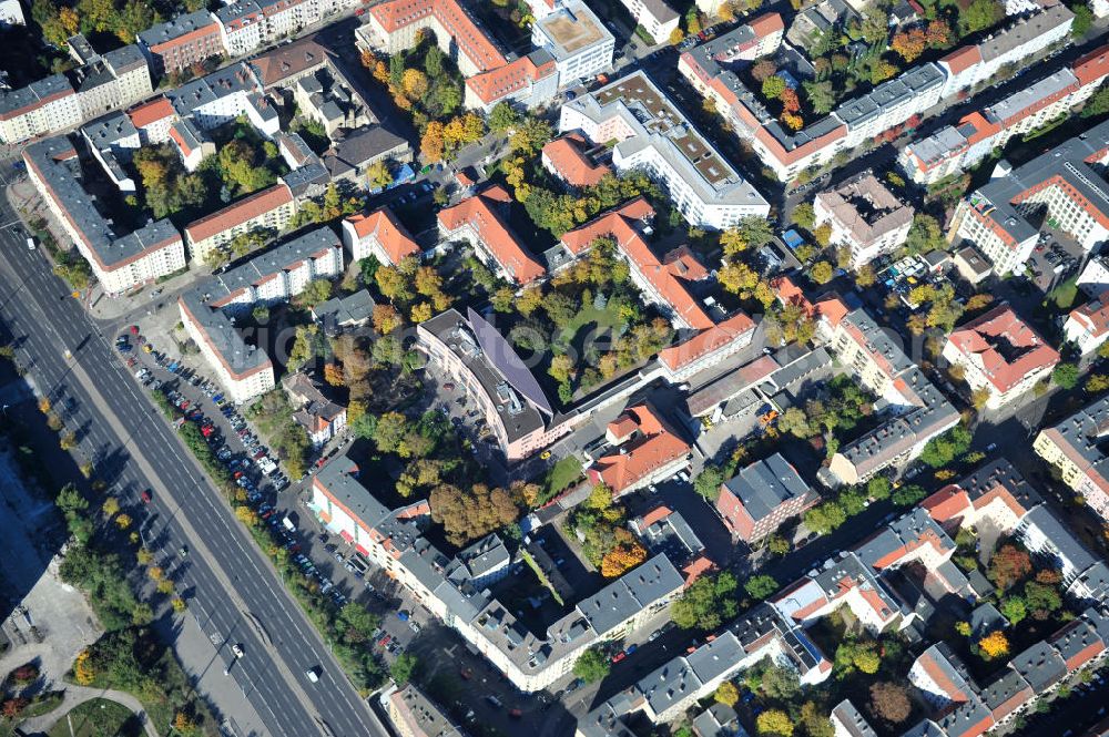 Berlin from the bird's eye view: Blick auf den Erweiterungsbau des Sana Klinikum Lichtenberg / Oskar-Ziethen-Krankenhaus an der Fanningerstraße 32 in 10365 Berlin. View of the extension of the Sana Klinikum Lichtenberg / Oskar-Ziethen hospital on Fanningerstraße 32 in 10365 Berlin.