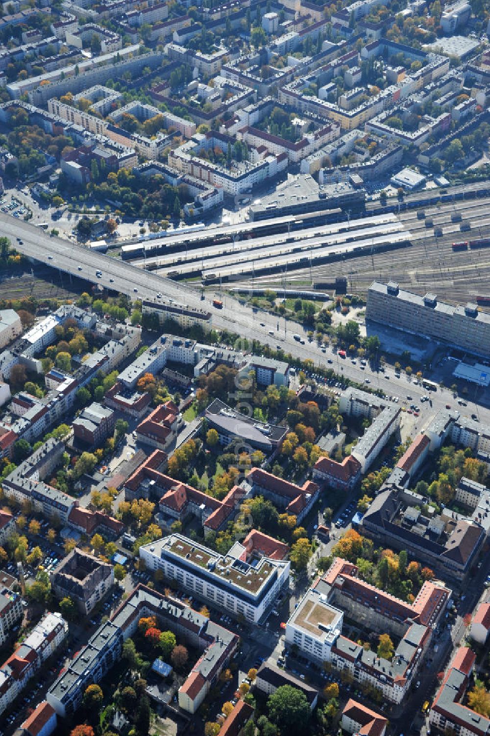 Aerial photograph Berlin - Blick auf den Erweiterungsbau des Sana Klinikum Lichtenberg / Oskar-Ziethen-Krankenhaus an der Fanningerstraße 32 in 10365 Berlin. View of the extension of the Sana Klinikum Lichtenberg / Oskar-Ziethen hospital on Fanningerstraße 32 in 10365 Berlin.