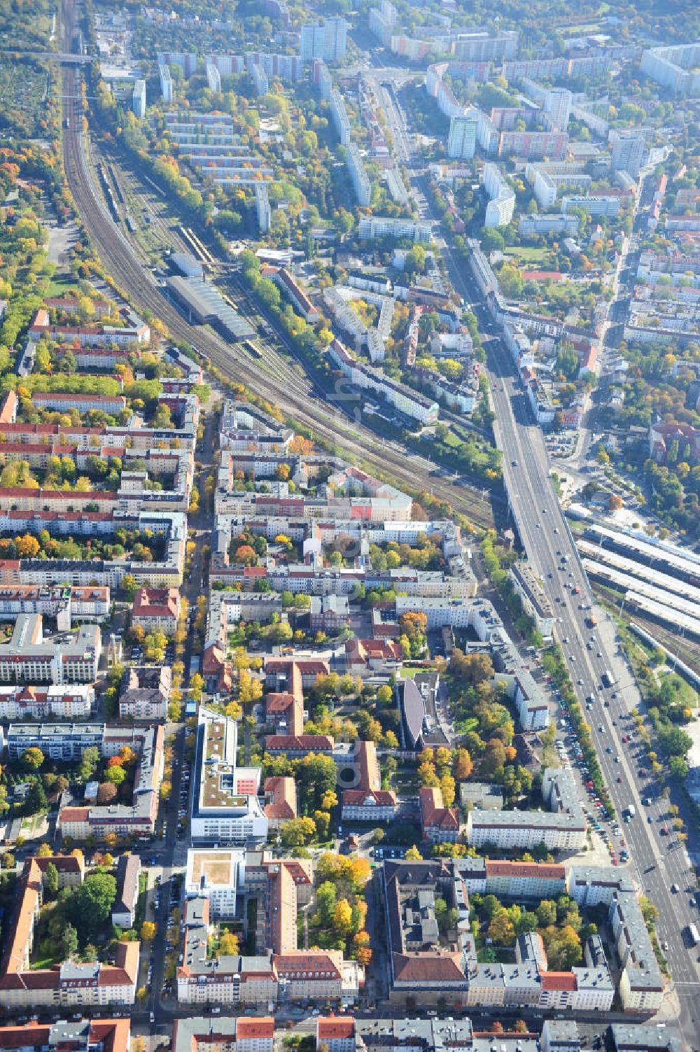 Berlin from above - Blick auf den Erweiterungsbau des Sana Klinikum Lichtenberg / Oskar-Ziethen-Krankenhaus an der Fanningerstraße 32 in 10365 Berlin. View of the extension of the Sana Klinikum Lichtenberg / Oskar-Ziethen hospital on Fanningerstraße 32 in 10365 Berlin.