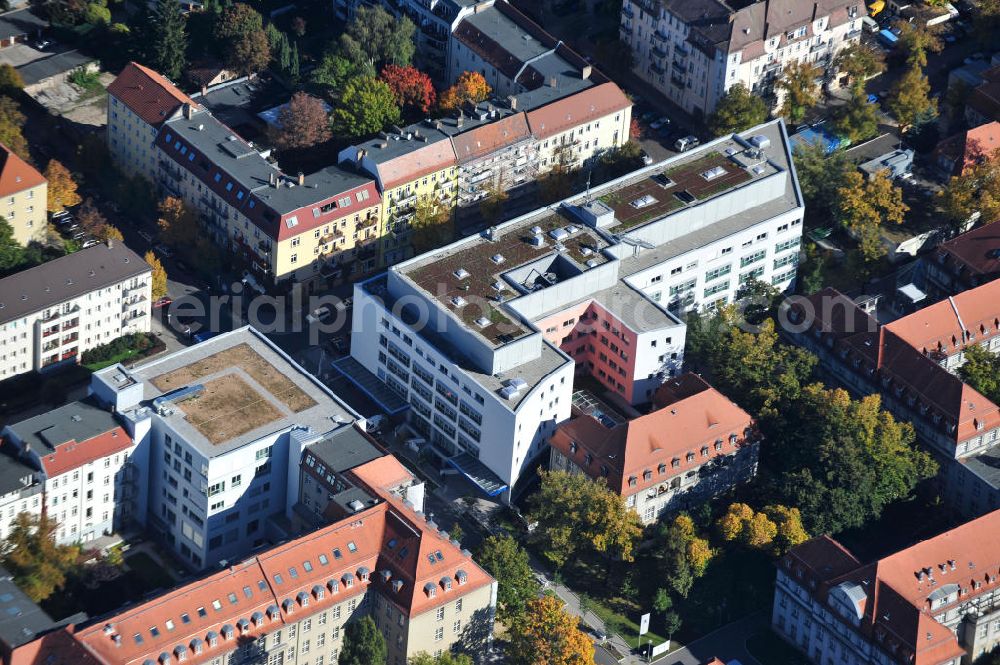 Berlin from the bird's eye view: Blick auf den Erweiterungsbau des Sana Klinikum Lichtenberg / Oskar-Ziethen-Krankenhaus an der Fanningerstraße 32 in 10365 Berlin. View of the extension of the Sana Klinikum Lichtenberg / Oskar-Ziethen hospital on Fanningerstraße 32 in 10365 Berlin.