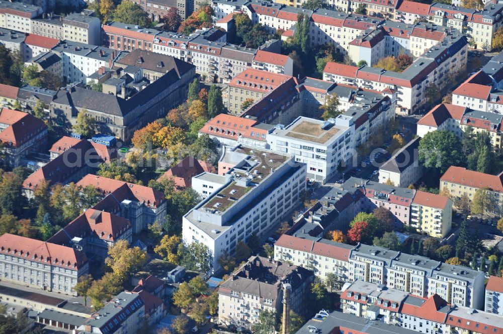 Berlin from the bird's eye view: Blick auf den Erweiterungsbau des Sana Klinikum Lichtenberg / Oskar-Ziethen-Krankenhaus an der Fanningerstraße 32 in 10365 Berlin. View of the extension of the Sana Klinikum Lichtenberg / Oskar-Ziethen hospital on Fanningerstraße 32 in 10365 Berlin.