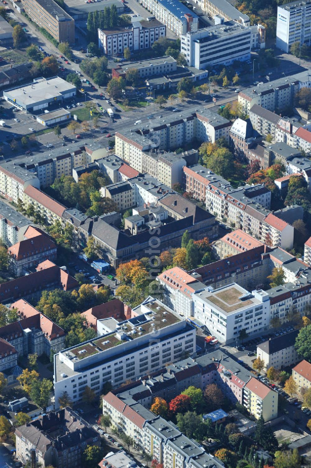 Aerial photograph Berlin - Blick auf den Erweiterungsbau des Sana Klinikum Lichtenberg / Oskar-Ziethen-Krankenhaus an der Fanningerstraße 32 in 10365 Berlin. View of the extension of the Sana Klinikum Lichtenberg / Oskar-Ziethen hospital on Fanningerstraße 32 in 10365 Berlin.