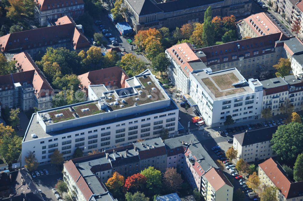 Berlin from above - Blick auf den Erweiterungsbau des Sana Klinikum Lichtenberg / Oskar-Ziethen-Krankenhaus an der Fanningerstraße 32 in 10365 Berlin. View of the extension of the Sana Klinikum Lichtenberg / Oskar-Ziethen hospital on Fanningerstraße 32 in 10365 Berlin.