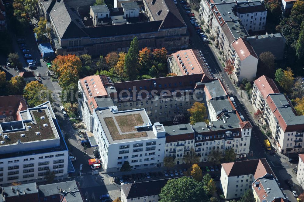 Berlin from the bird's eye view: Blick auf den Erweiterungsbau des Sana Klinikum Lichtenberg / Oskar-Ziethen-Krankenhaus an der Fanningerstraße 32 in 10365 Berlin. View of the extension of the Sana Klinikum Lichtenberg / Oskar-Ziethen hospital on Fanningerstraße 32 in 10365 Berlin.