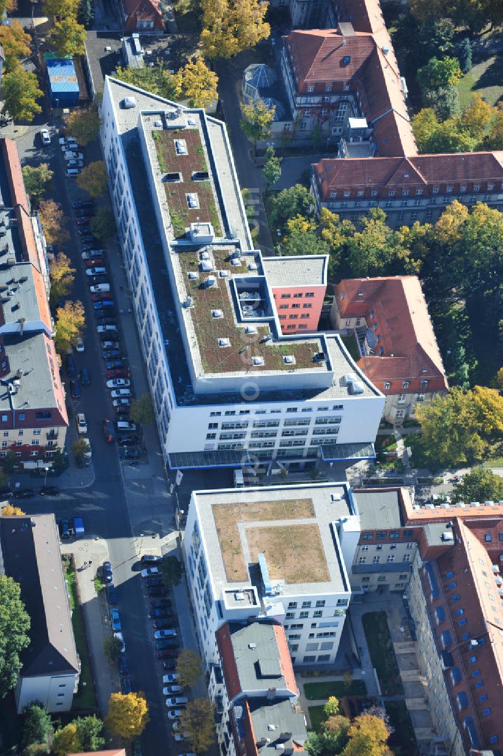 Berlin from above - Blick auf den Erweiterungsbau des Sana Klinikum Lichtenberg / Oskar-Ziethen-Krankenhaus an der Fanningerstraße 32 in 10365 Berlin. View of the extension of the Sana Klinikum Lichtenberg / Oskar-Ziethen hospital on Fanningerstraße 32 in 10365 Berlin.