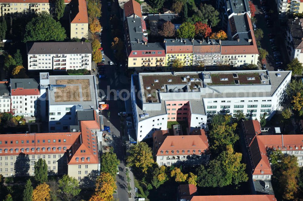 Aerial image Berlin - Blick auf den Erweiterungsbau des Sana Klinikum Lichtenberg / Oskar-Ziethen-Krankenhaus an der Fanningerstraße 32 in 10365 Berlin. View of the extension of the Sana Klinikum Lichtenberg / Oskar-Ziethen hospital on Fanningerstraße 32 in 10365 Berlin.