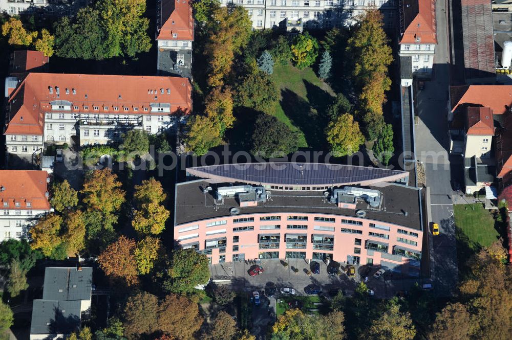 Aerial photograph Berlin - Blick auf den Erweiterungsbau des Sana Klinikum Lichtenberg / Oskar-Ziethen-Krankenhaus an der Fanningerstraße 32 in 10365 Berlin. View of the extension of the Sana Klinikum Lichtenberg / Oskar-Ziethen hospital on Fanningerstraße 32 in 10365 Berlin.