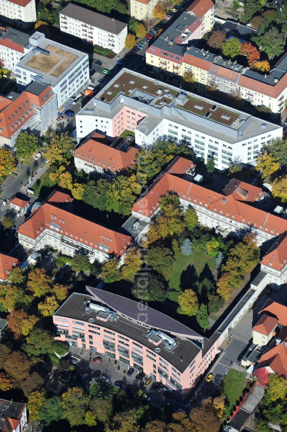 Aerial image Berlin - Blick auf den Erweiterungsbau des Sana Klinikum Lichtenberg / Oskar-Ziethen-Krankenhaus an der Fanningerstraße 32 in 10365 Berlin. View of the extension of the Sana Klinikum Lichtenberg / Oskar-Ziethen hospital on Fanningerstraße 32 in 10365 Berlin.