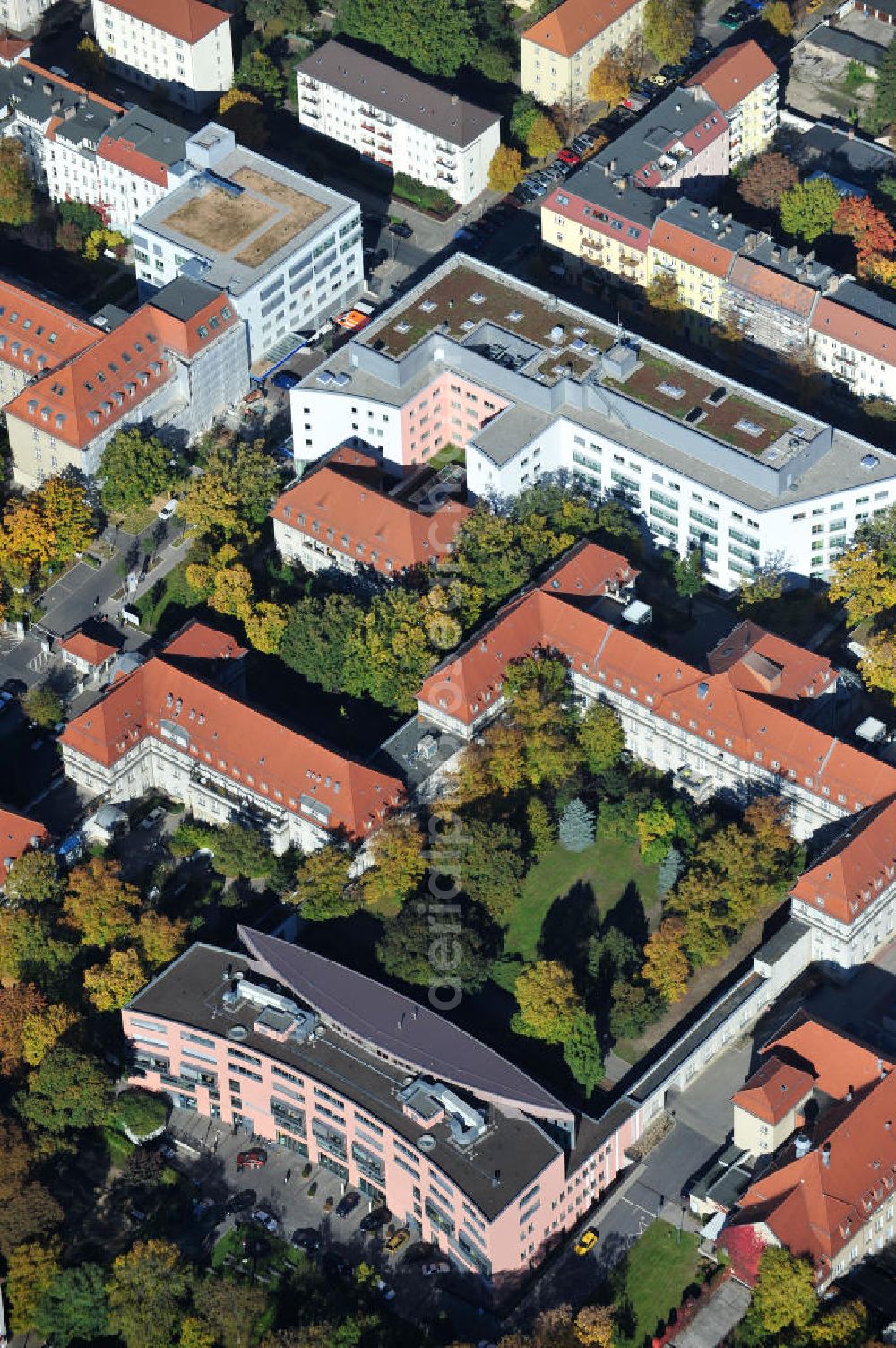 Aerial photograph Berlin - Blick auf den Erweiterungsbau des Sana Klinikum Lichtenberg / Oskar-Ziethen-Krankenhaus an der Fanningerstraße 32 in 10365 Berlin. View of the extension of the Sana Klinikum Lichtenberg / Oskar-Ziethen hospital on Fanningerstraße 32 in 10365 Berlin.