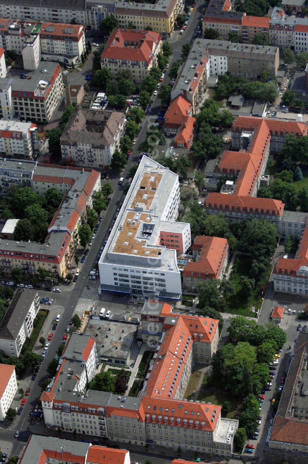 Berlin from the bird's eye view: Blick auf den Erweiterungsbau am Krankenhaus Lichtenberg in der Fanningerstraße. Sana Klinikum Lichtenberg, / Oskar-Ziethen-Krankenhaus, Fanningerstraße 32, 10365 Berlin, Fon: 030 - 55 18 29 14