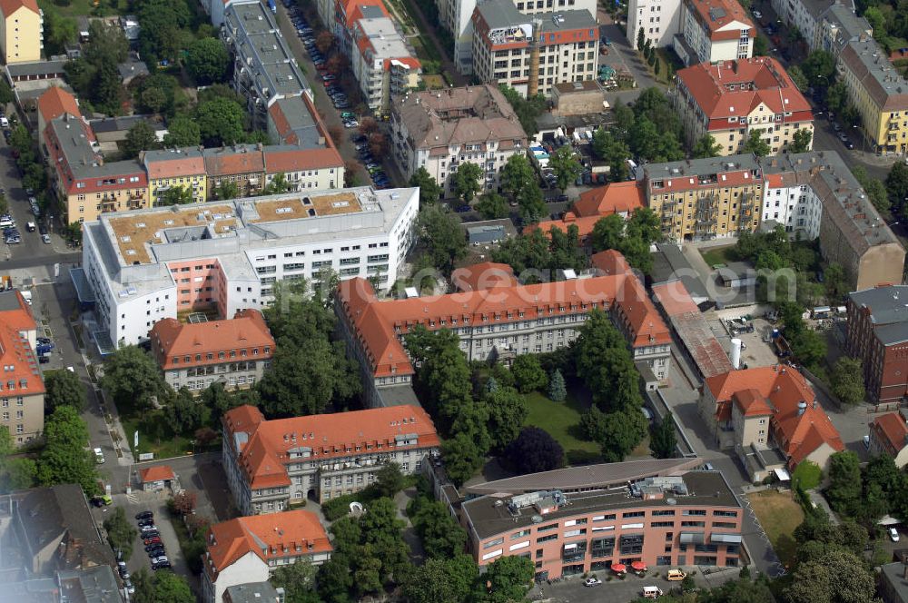 Berlin from above - Blick auf den Erweiterungsbau am Krankenhaus Lichtenberg in der Fanningerstraße. Sana Klinikum Lichtenberg, / Oskar-Ziethen-Krankenhaus, Fanningerstraße 32, 10365 Berlin, Fon: 030 - 55 18 29 14