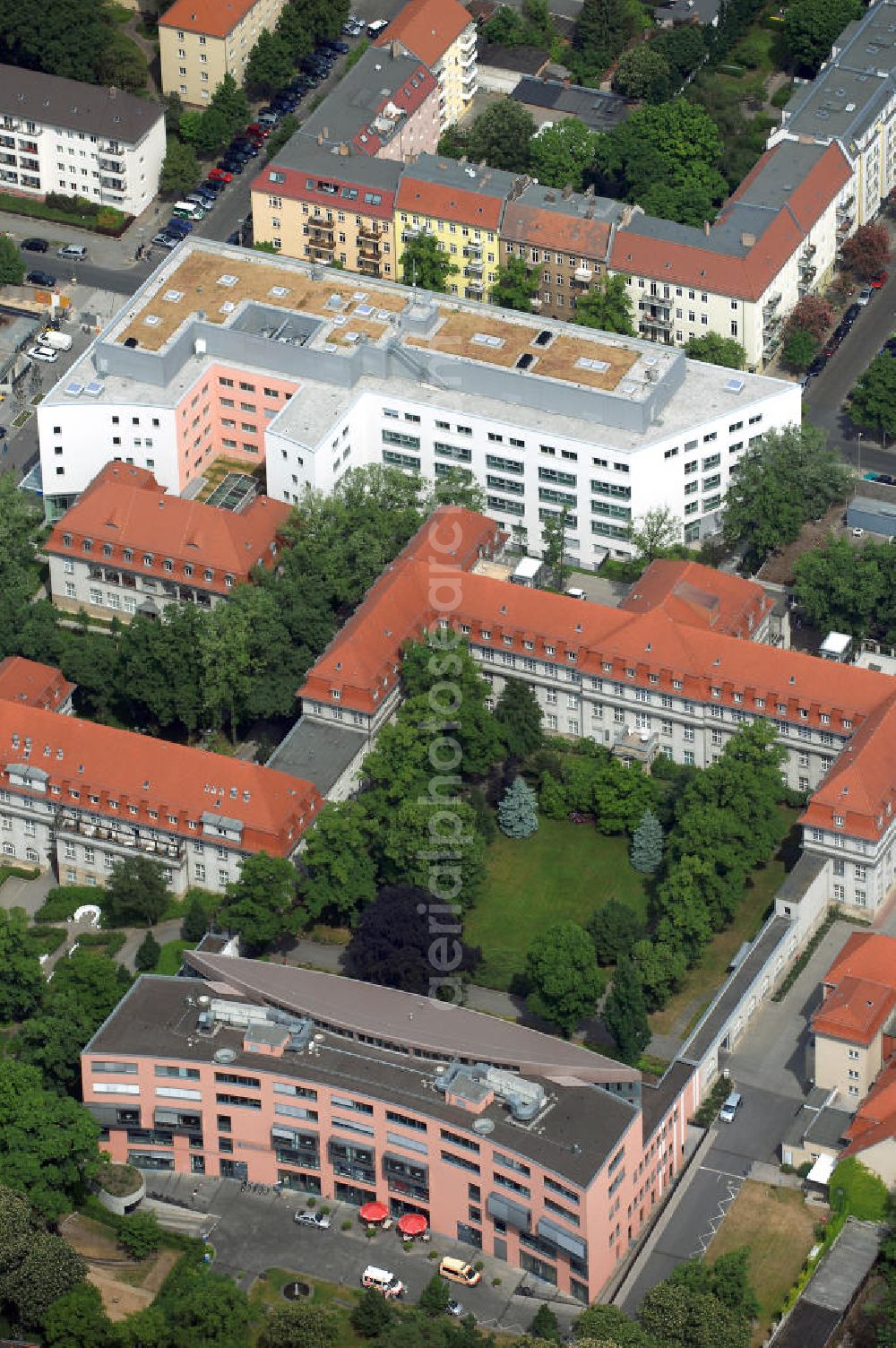 Aerial photograph Berlin - Blick auf den Erweiterungsbau am Krankenhaus Lichtenberg in der Fanningerstraße. Sana Klinikum Lichtenberg, / Oskar-Ziethen-Krankenhaus, Fanningerstraße 32, 10365 Berlin, Fon: 030 - 55 18 29 14