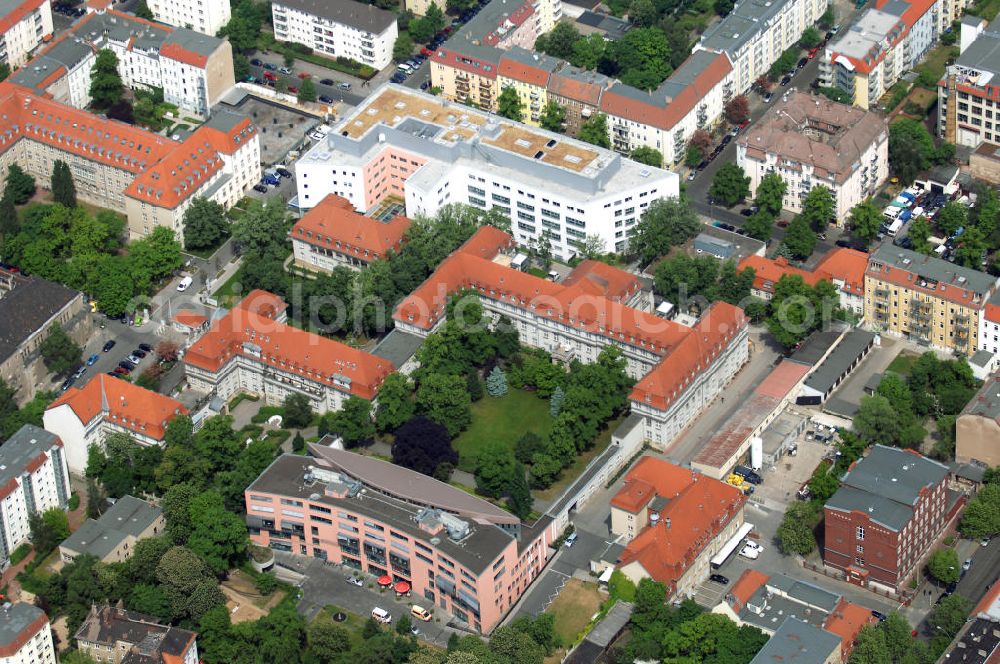 Berlin from above - Blick auf den Erweiterungsbau am Krankenhaus Lichtenberg in der Fanningerstraße. Sana Klinikum Lichtenberg, / Oskar-Ziethen-Krankenhaus, Fanningerstraße 32, 10365 Berlin, Fon: 030 - 55 18 29 14