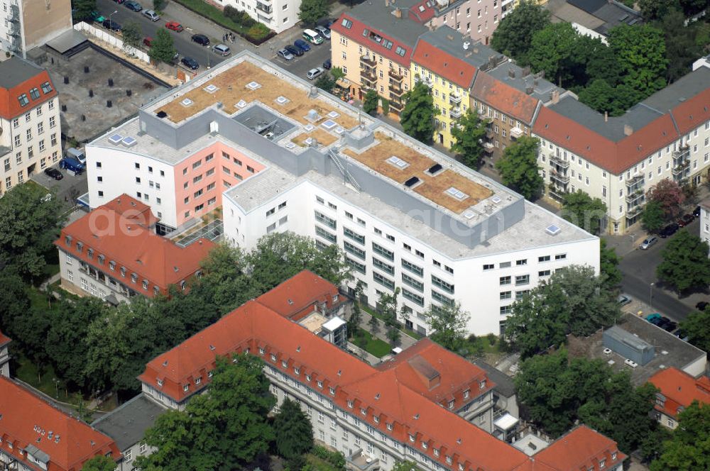 Berlin from the bird's eye view: Blick auf den Erweiterungsbau am Krankenhaus Lichtenberg in der Fanningerstraße. Sana Klinikum Lichtenberg, / Oskar-Ziethen-Krankenhaus, Fanningerstraße 32, 10365 Berlin, Fon: 030 - 55 18 29 14