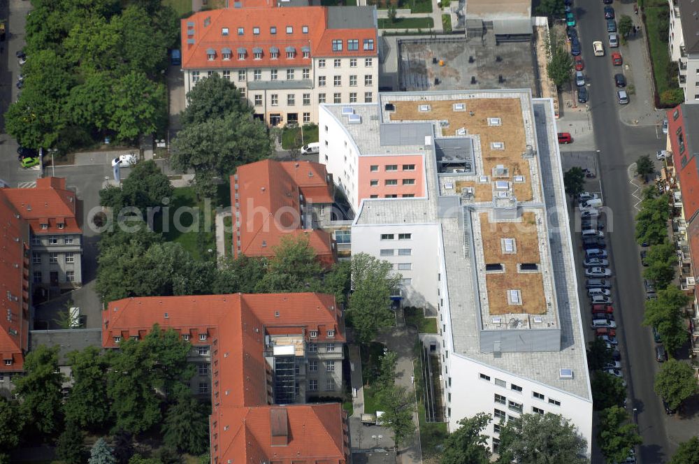 Berlin from above - Blick auf den Erweiterungsbau am Krankenhaus Lichtenberg in der Fanningerstraße. Sana Klinikum Lichtenberg, / Oskar-Ziethen-Krankenhaus, Fanningerstraße 32, 10365 Berlin, Fon: 030 - 55 18 29 14