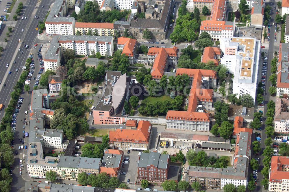 Berlin from the bird's eye view: Blick auf den Erweiterungsbau am Krankenhaus Lichtenberg in der Fanningerstraße. Sana Klinikum Lichtenberg, / Oskar-Ziethen-Krankenhaus, Fanningerstraße 32, 10365 Berlin, Fon: 030 - 55 18 29 14