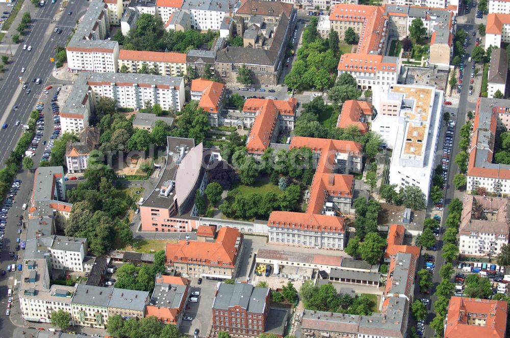 Aerial image Berlin - Blick auf den Erweiterungsbau am Krankenhaus Lichtenberg in der Fanningerstraße. Sana Klinikum Lichtenberg, / Oskar-Ziethen-Krankenhaus, Fanningerstraße 32, 10365 Berlin, Fon: 030 - 55 18 29 14